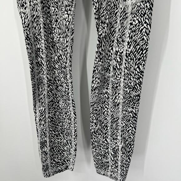 Athleta Ultimate Stash Textured 7/8 Tight Leggings in Tailwind Black/White - Picture 5 of 8